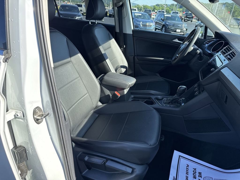 Used 2021 Volkswagen Tiguan SE AWD/4WD image 23