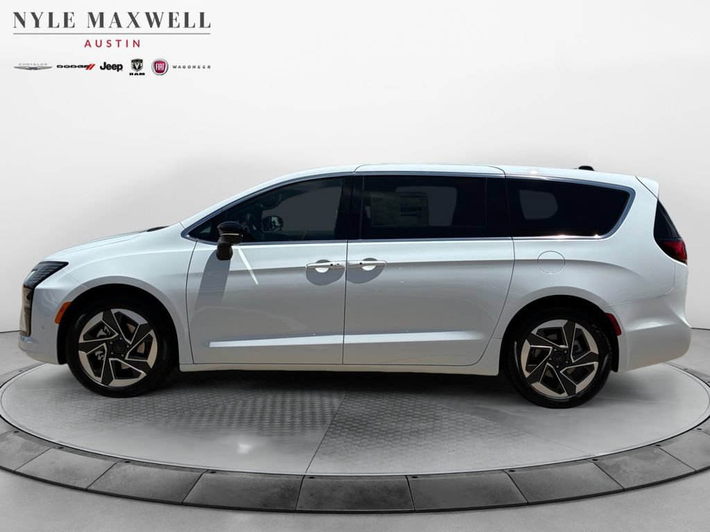New 2027 Chrysler Pacifica Limited FWD image 13
