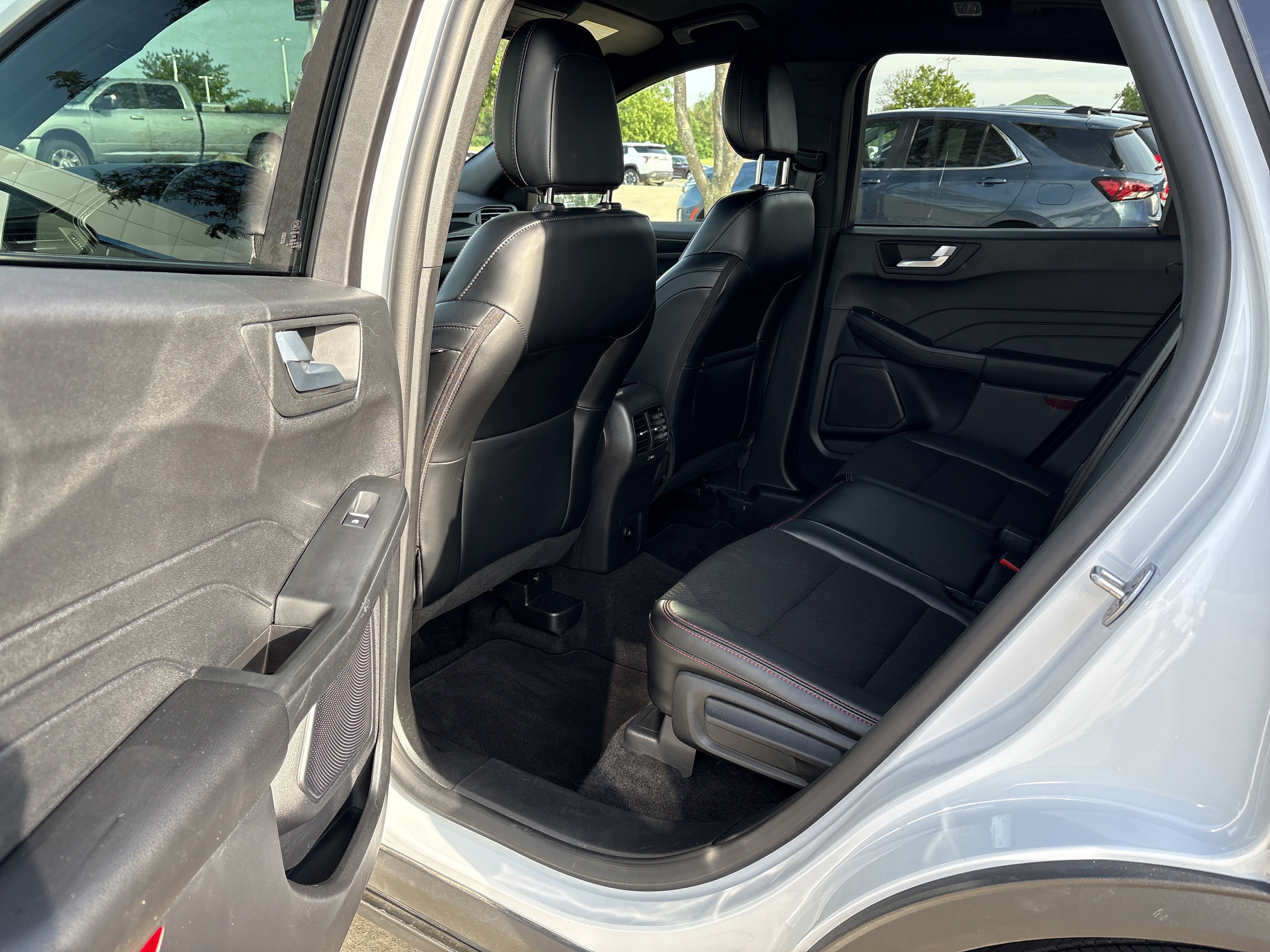 Used 2025 Ford Escape ST-Line AWD/4WD image 11