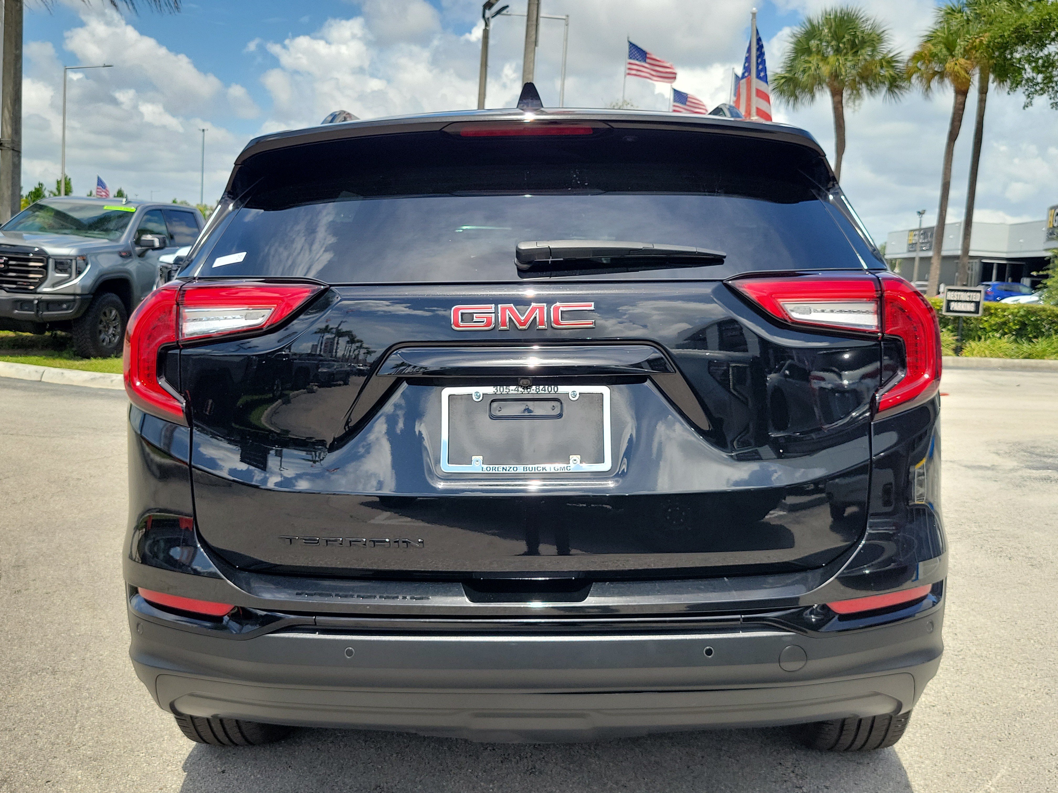 Used 2023 GMC Terrain SLE w/ Driver Convenience Package FWD image 6