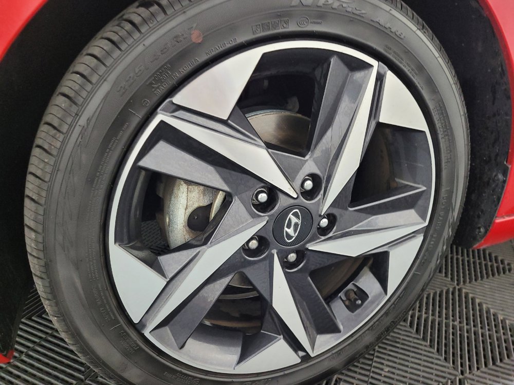 Used 2023 Hyundai Elantra Limited w/ Preferred Accessory Package FWD image 31