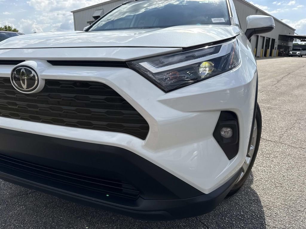Used 2025 Toyota RAV4 XLE Premium image 9