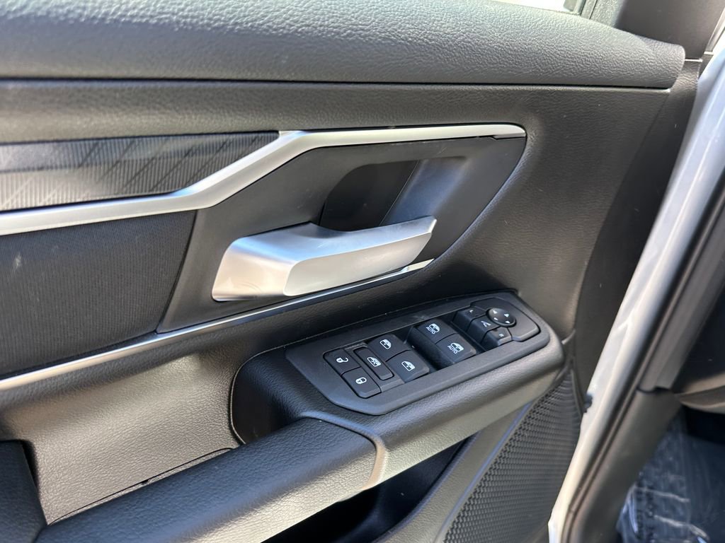 New 2026 RAM 1500 4x4 Crew Cab image 19