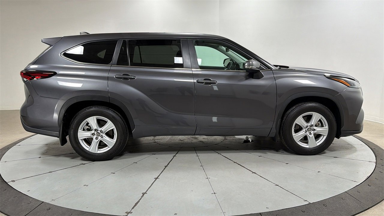 Certified 2024 Toyota Highlander LE image 6