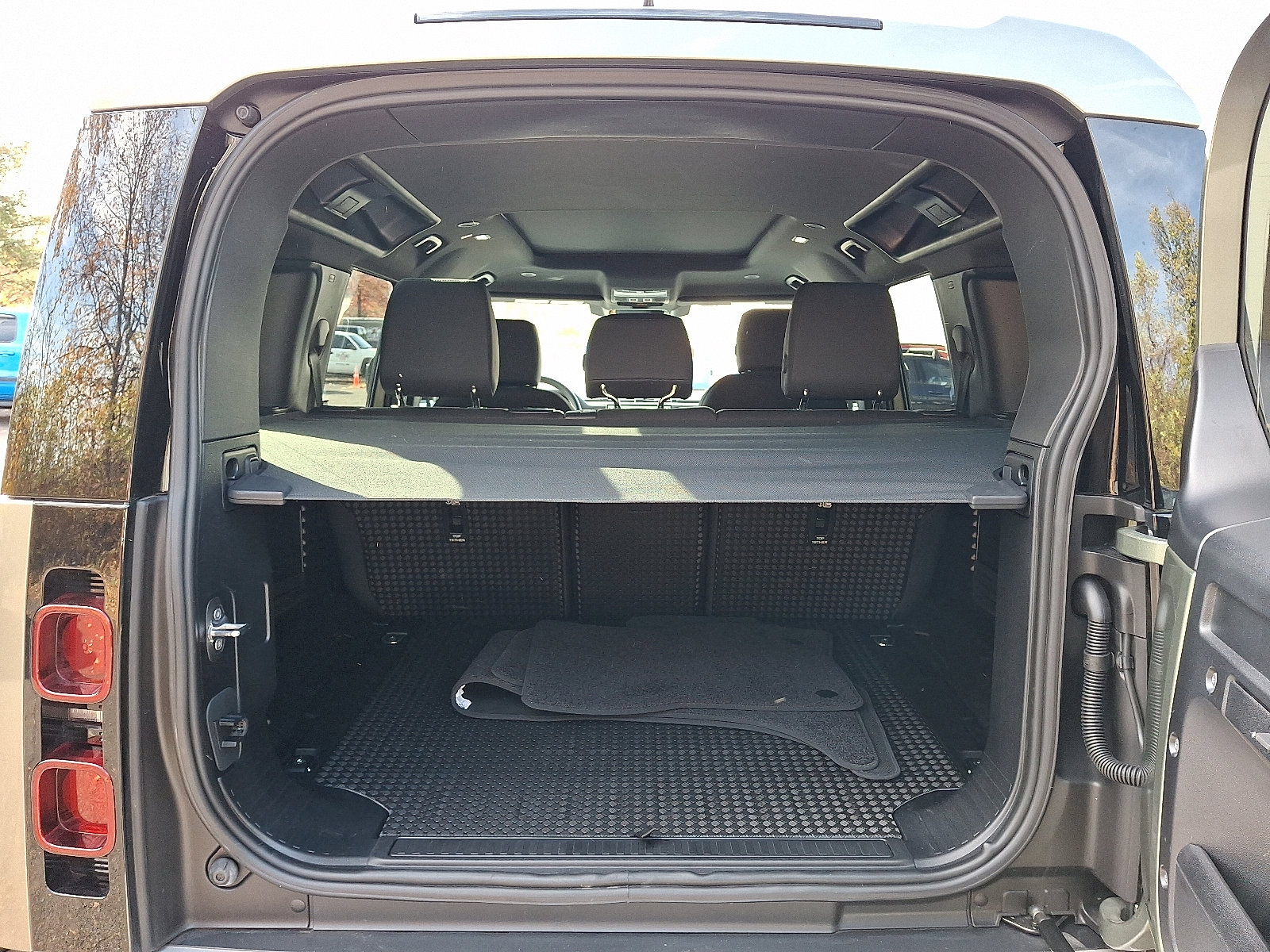 Used 2025 Land Rover Defender 110 S image 29