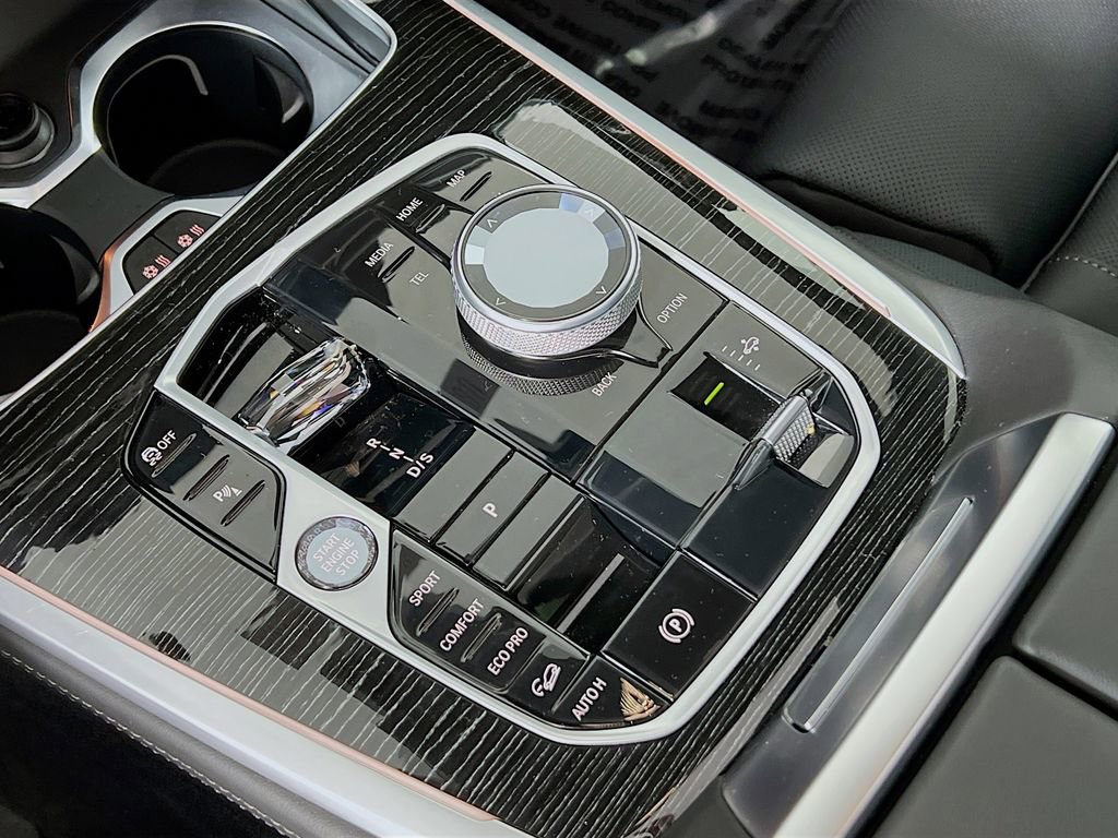 Used 2025 BMW X7 M60i image 17