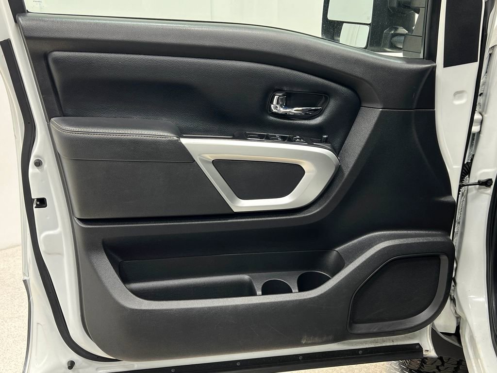 Used 2017 Nissan Titan PRO-4X AWD/4WD image 15