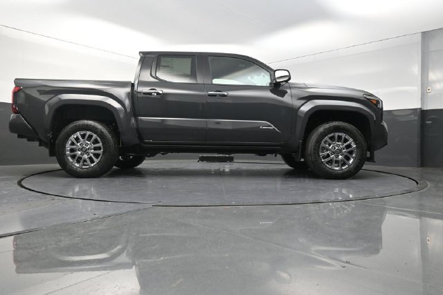 Used 2026 Toyota Tacoma Limited AWD/4WD image 38