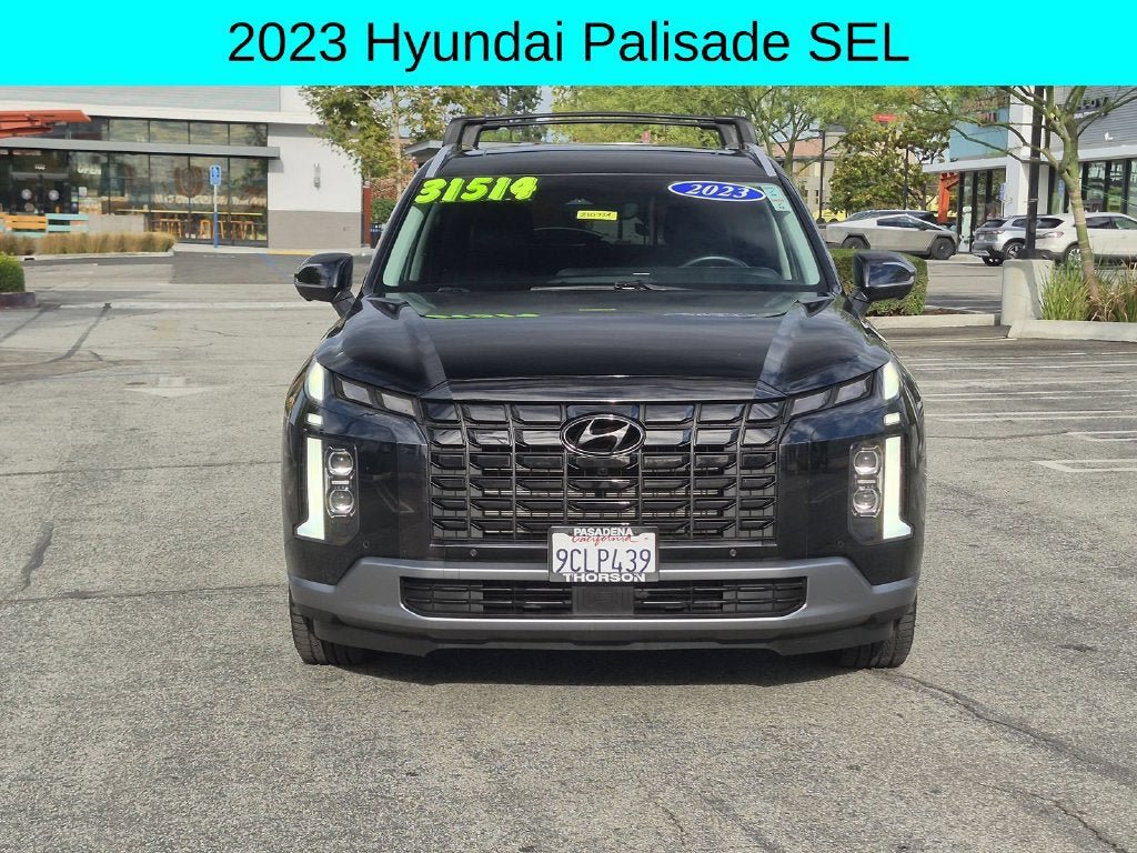 Used 2023 Hyundai Palisade SEL w/ Premium Package FWD image 2