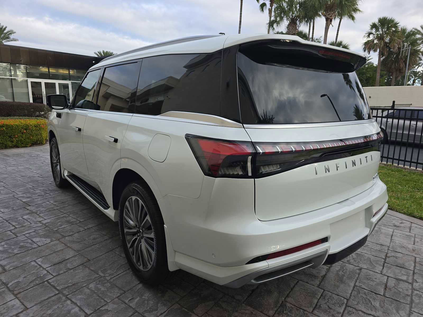 New 2026 INFINITI QX80 Luxe w/ Cargo Package image 7