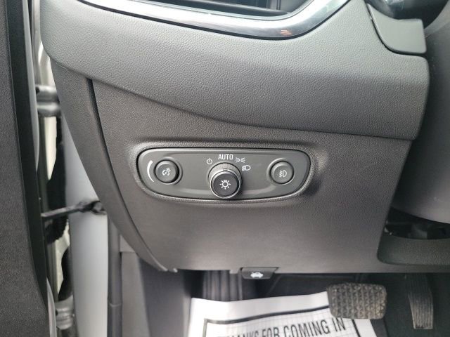 Used 2020 Chevrolet Equinox LT w/ Driver Convenience Package image 37