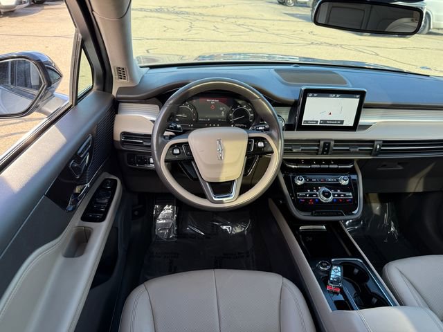 Used 2022 Lincoln Corsair AWD w/ Premium Package image 6