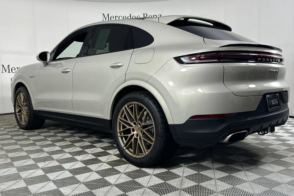 Used 2024 Porsche Cayenne Coupe AWD/4WD image 6