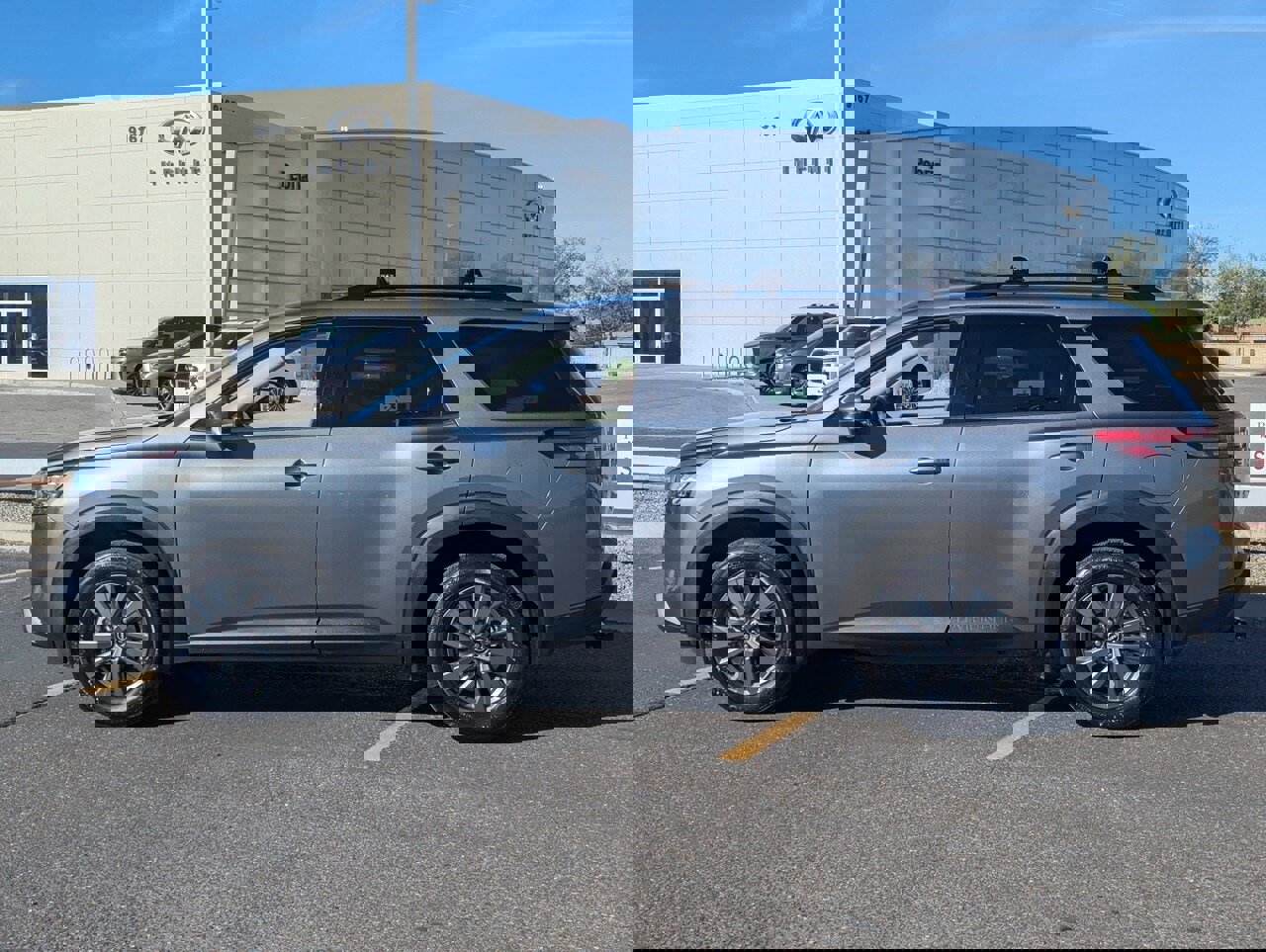 Certified 2024 Nissan Pathfinder SV image 3