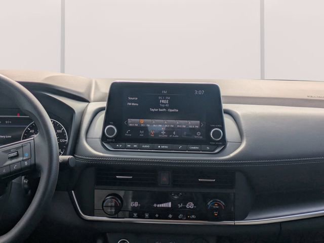 Used 2023 Nissan Rogue SV image 18