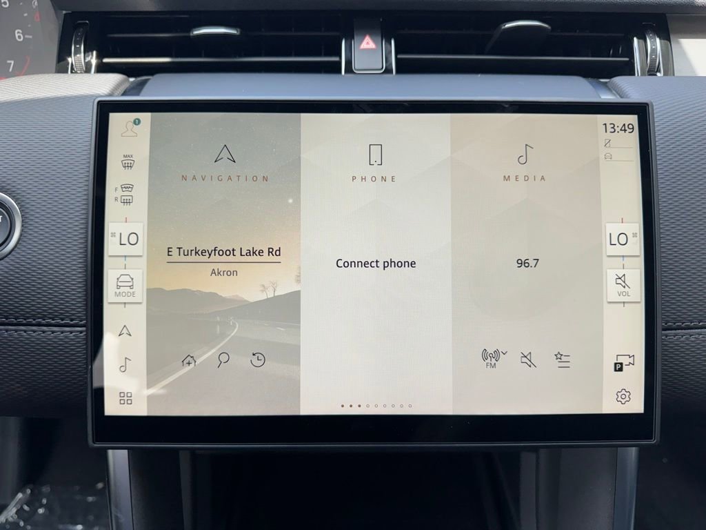 New 2024 Land Rover Discovery Sport Dynamic SE image 22