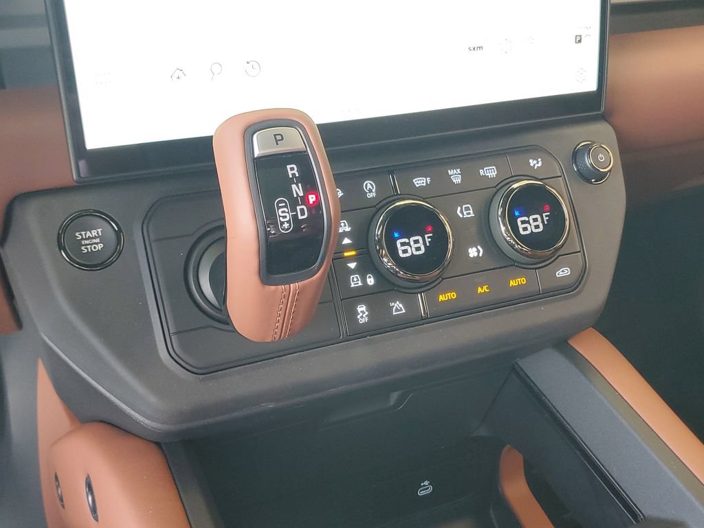 New 2026 Land Rover Defender 110 AWD/4WD image 22