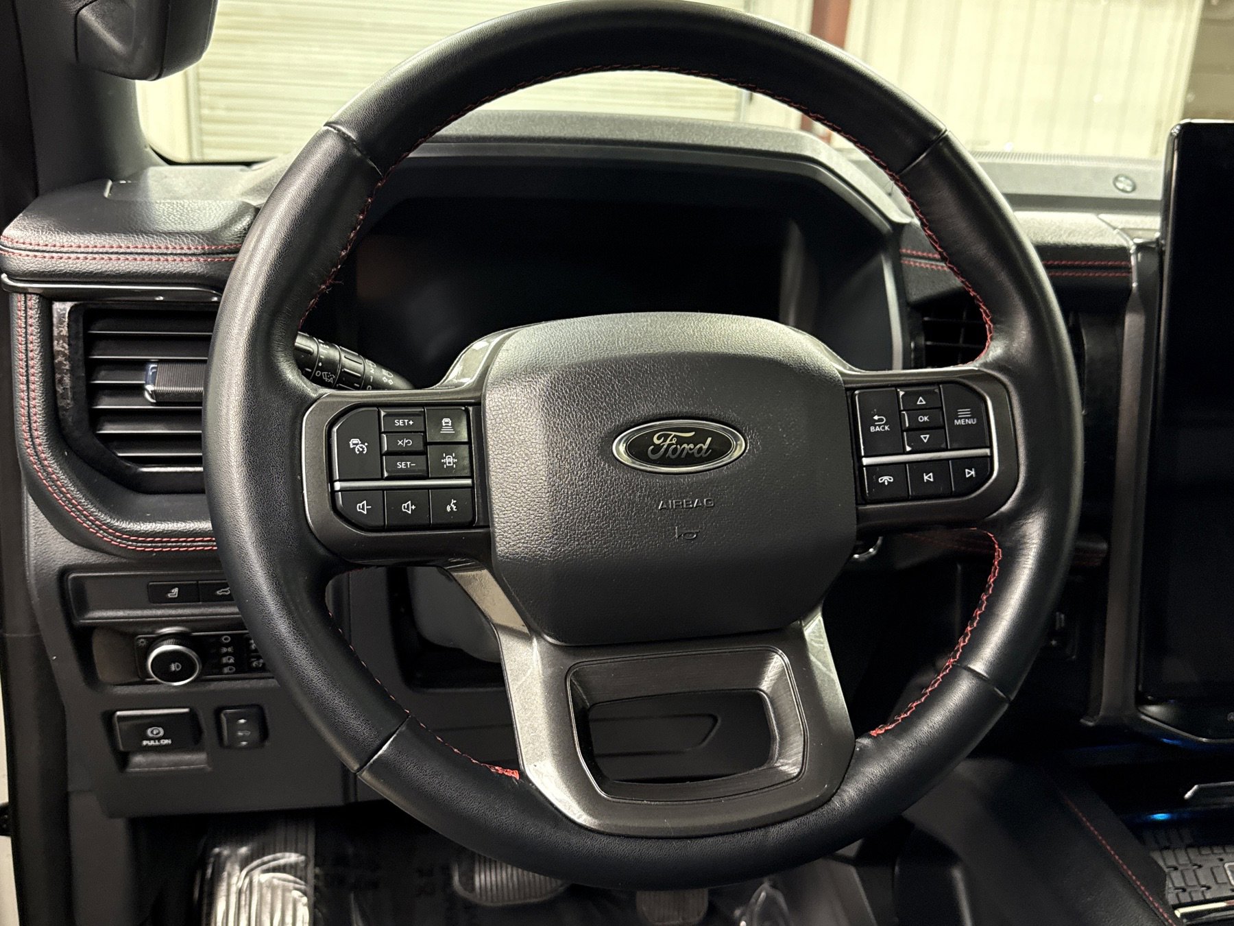 Used 2024 Ford Expedition Limited image 8
