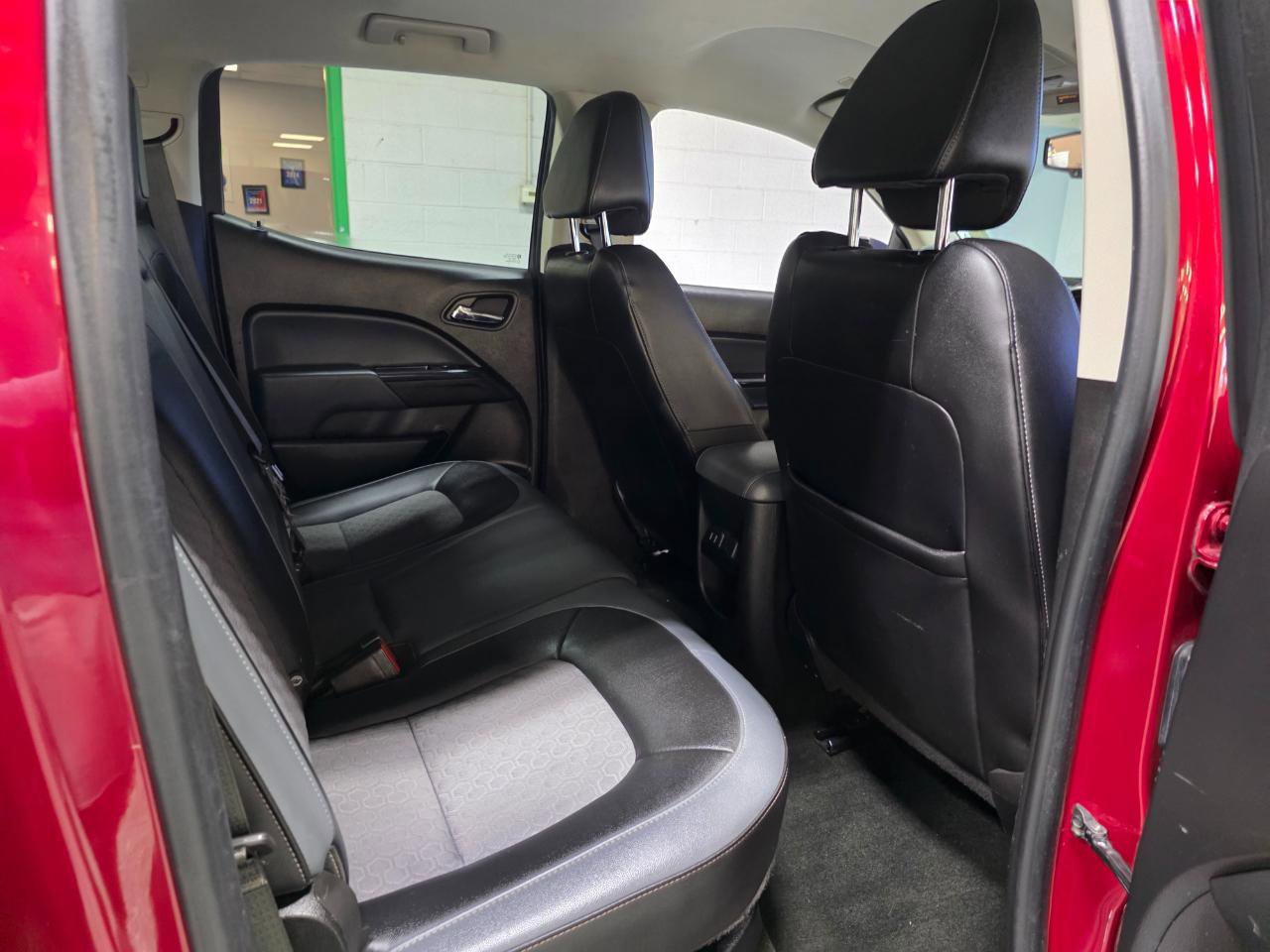 Used 2018 Chevrolet Colorado Z71 AWD/4WD image 22