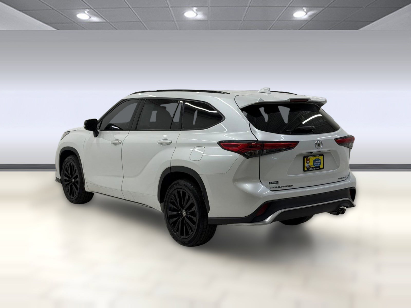 Used 2023 Toyota Highlander XSE image 2