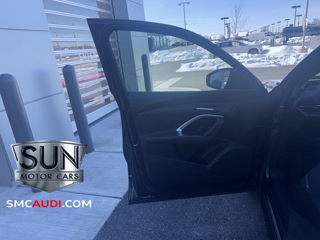 Used 2025 Audi Q5 Premium w/ Convenience Package image 17