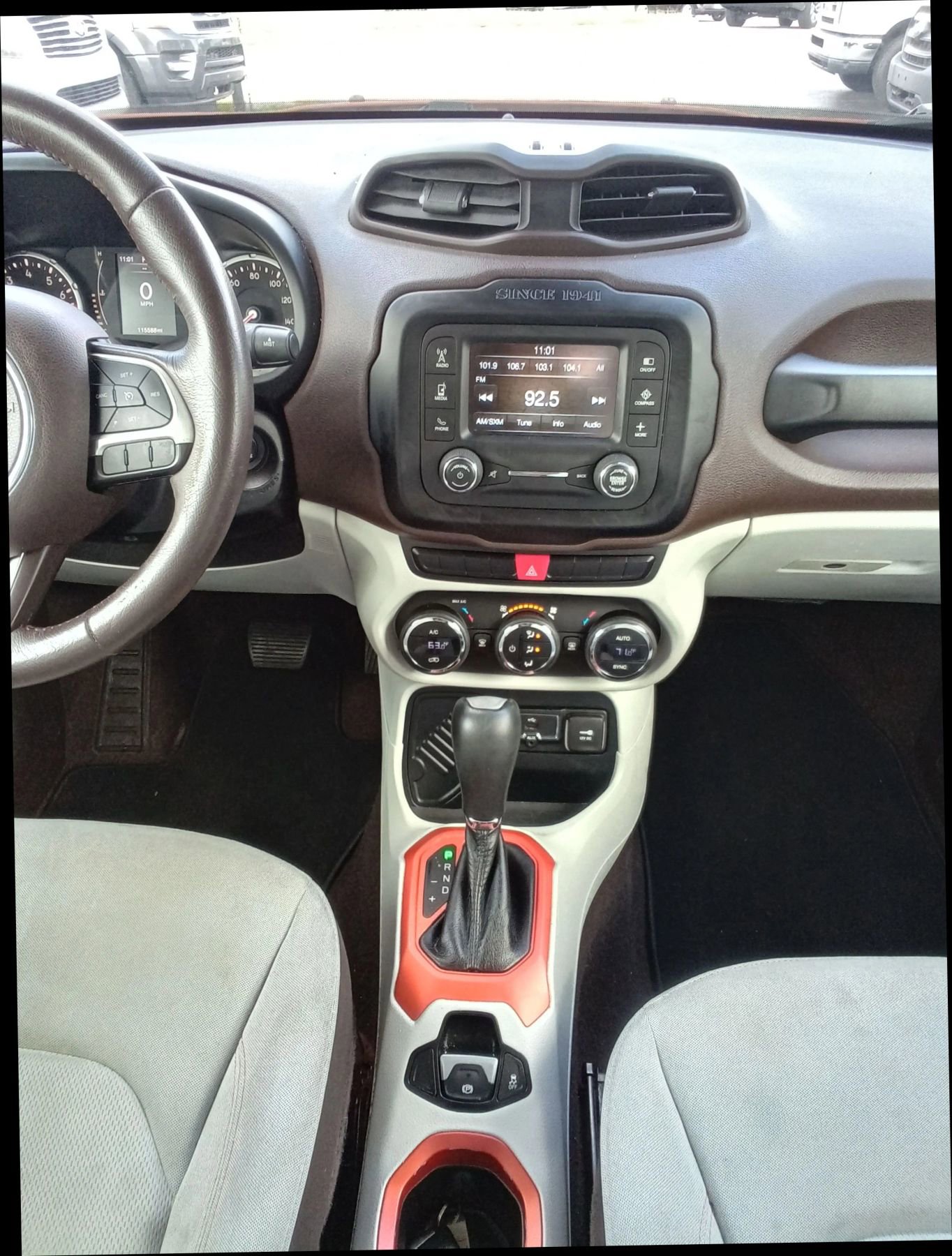 Used 2015 Jeep Renegade Latitude w/ Popular Equipment Group FWD image 14