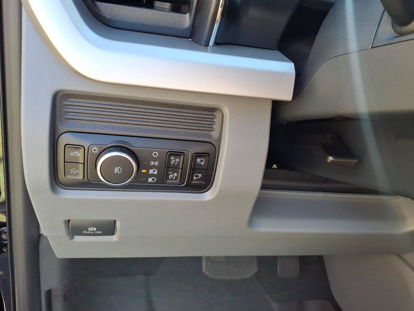 New 2027 Ford F250 XLT w/ XLT Premium Package AWD/4WD image 19