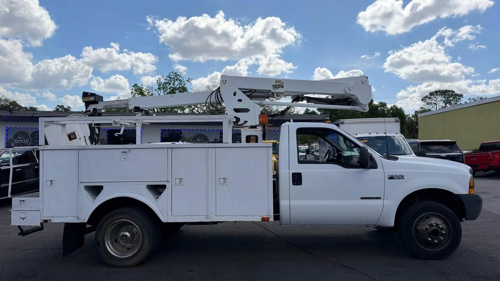 Used 2000 Ford F550 2WD Regular Cab Super Duty image 7