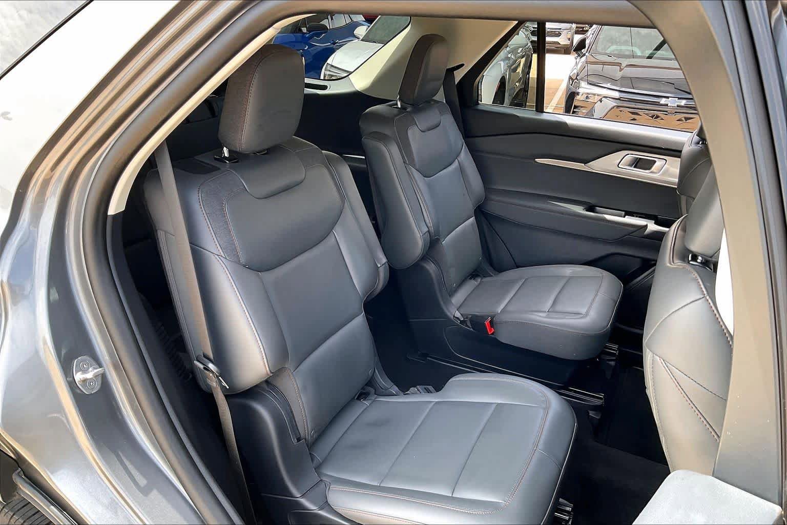 Used 2025 Ford Explorer Active w/ Active Comfort Package AWD/4WD image 18