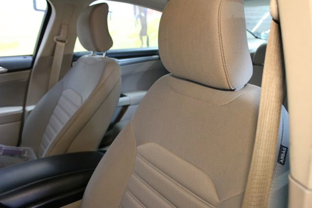Used 2018 Ford Fusion SE FWD image 18