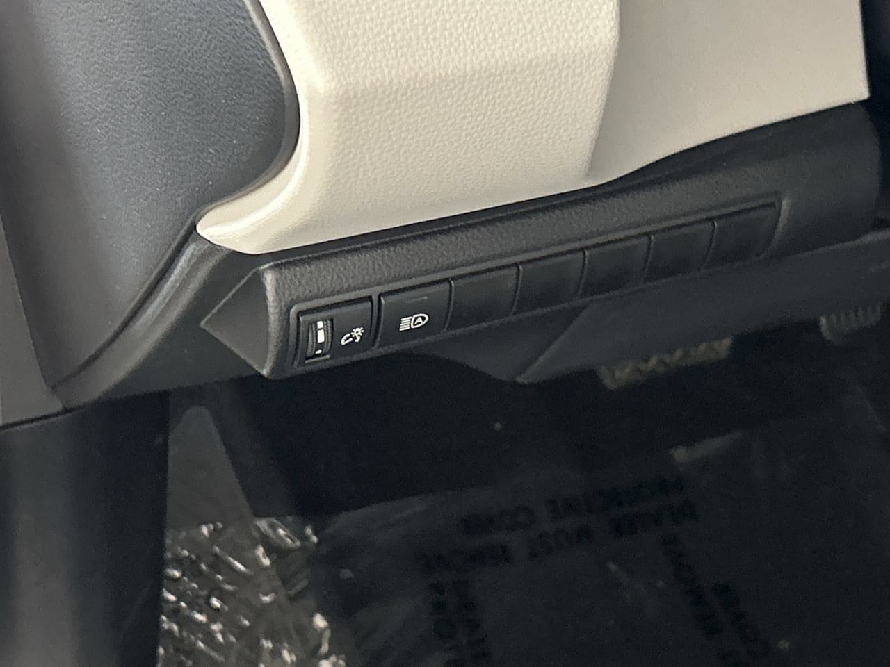 Used 2025 Toyota Corolla LE FWD image 13