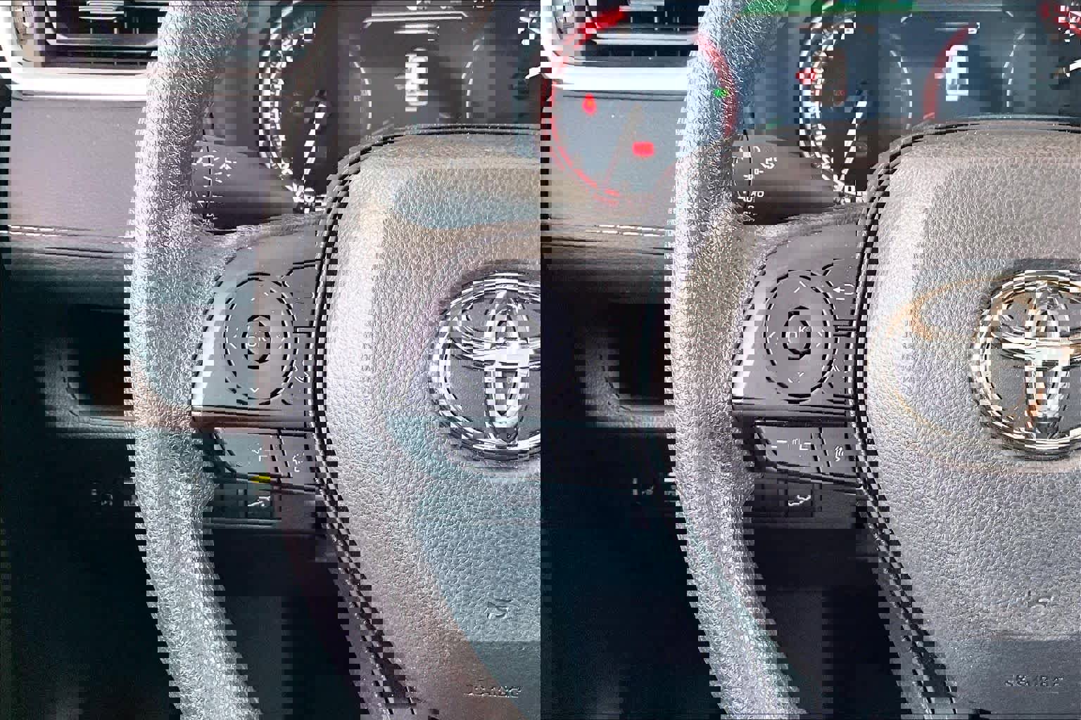 Used 2025 Toyota RAV4 XLE image 20