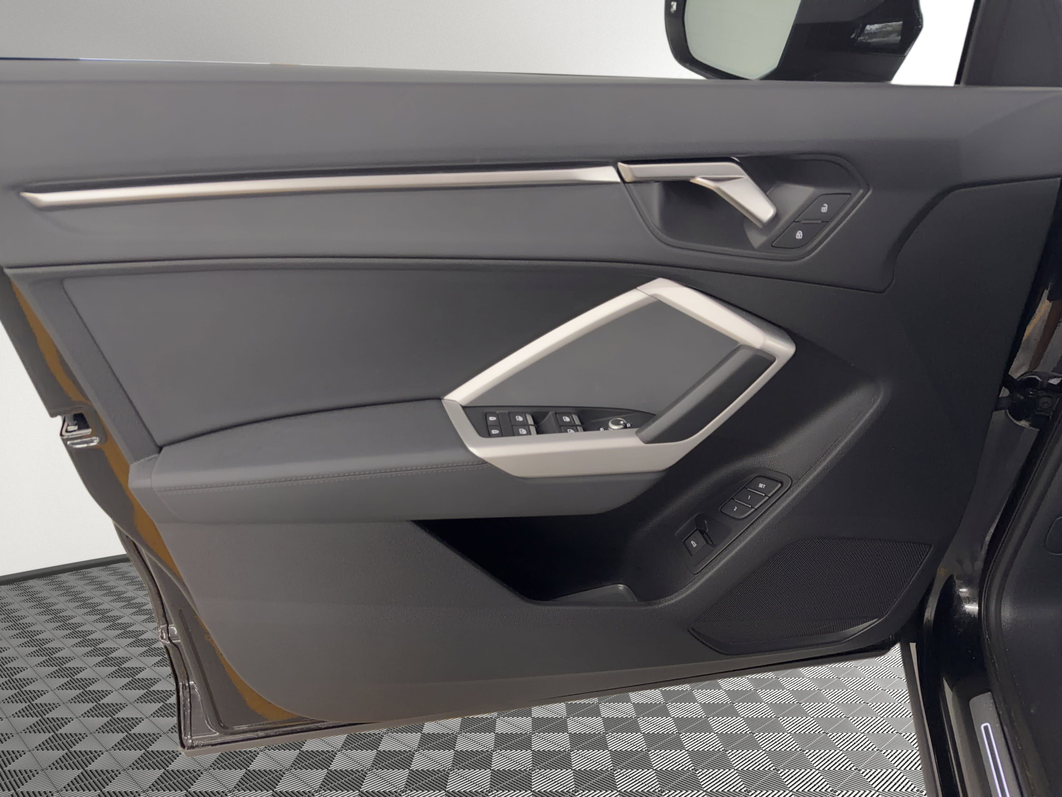 Certified 2025 Audi Q3 2.0T Premium w/ Convenience Package image 14