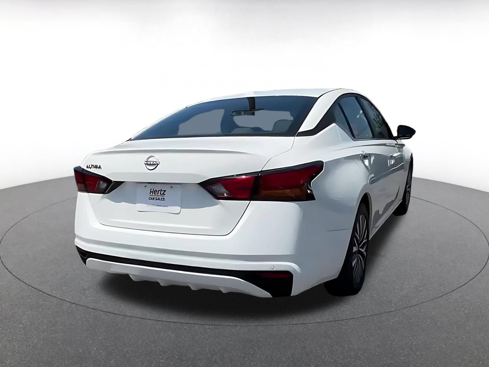 Used 2025 Nissan Altima 2.5 SV FWD image 14