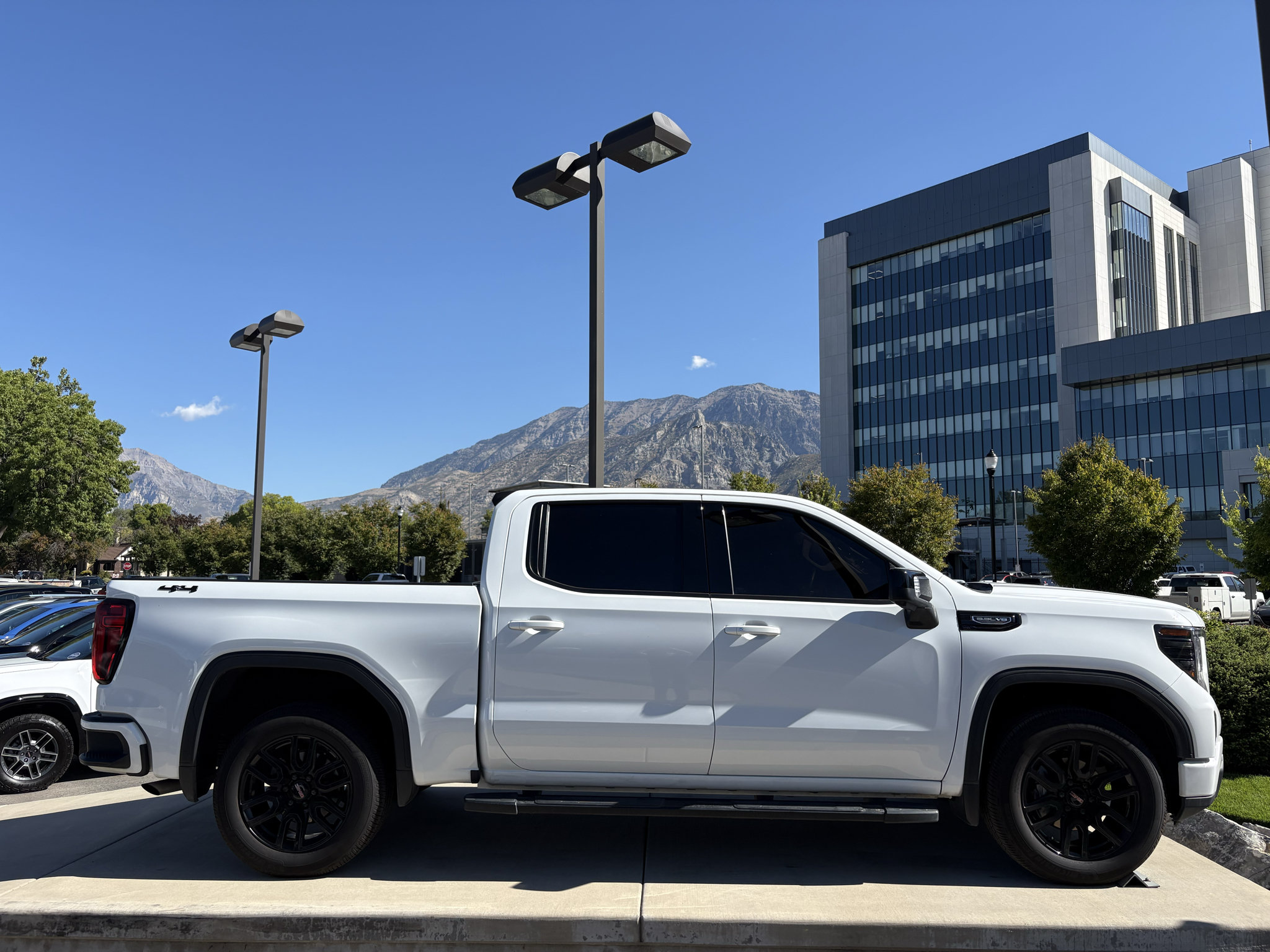 Used 2024 GMC Sierra 1500 Elevation w/ Elevation Premium Package AWD/4WD image 2