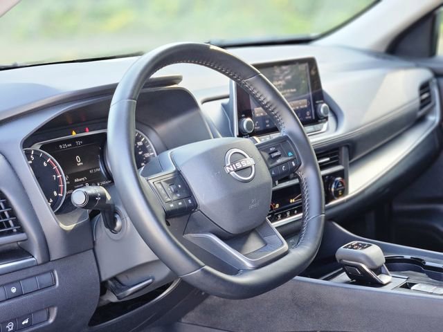 Used 2025 Nissan Rogue SV FWD image 12