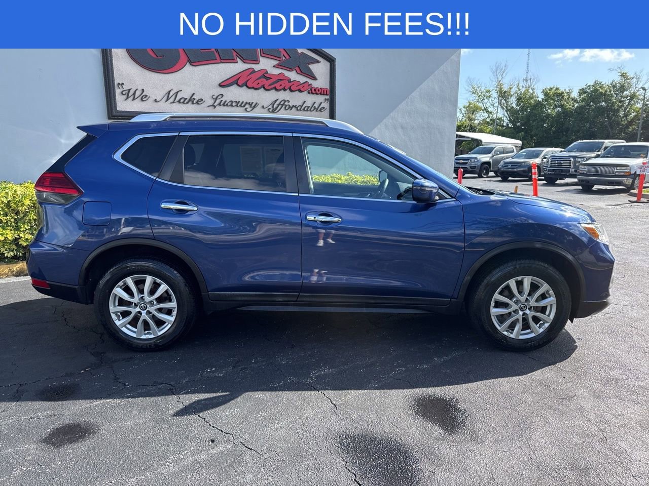 Used 2017 Nissan Rogue SV AWD/4WD image 2