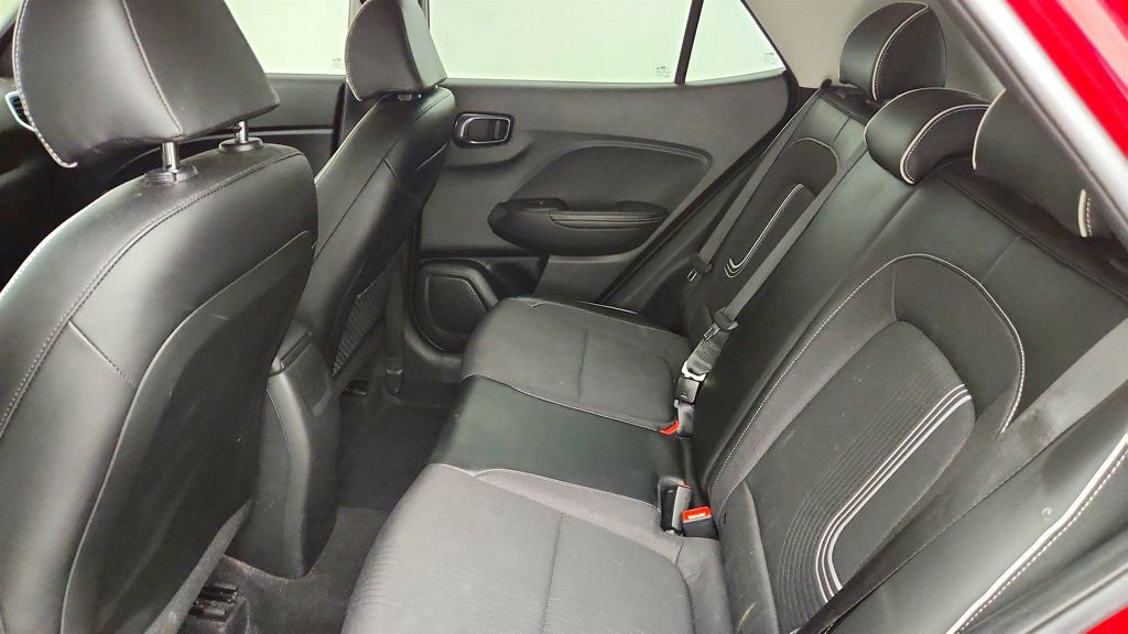 Used 2023 Hyundai Venue Limited FWD image 20