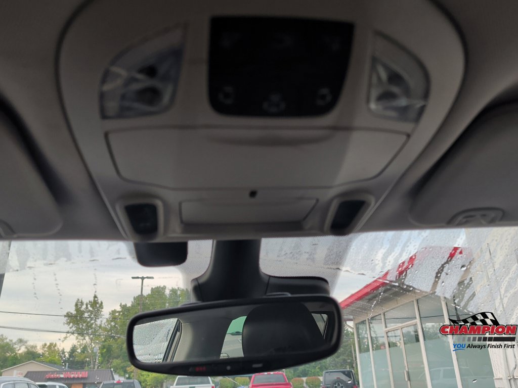 Used 2017 Chrysler Pacifica Limited FWD image 28