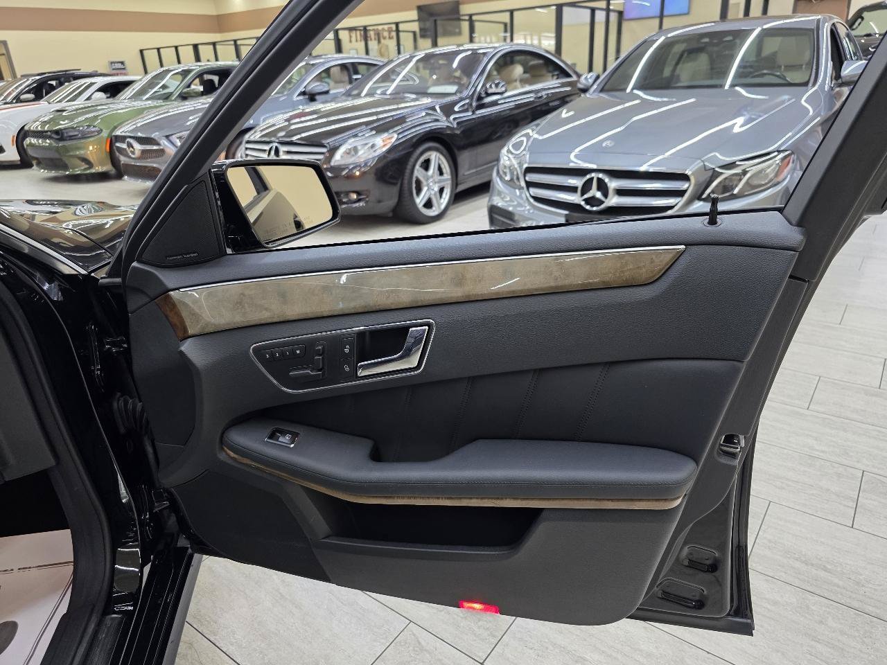 Used 2010 Mercedes-Benz E 350 Sedan image 38