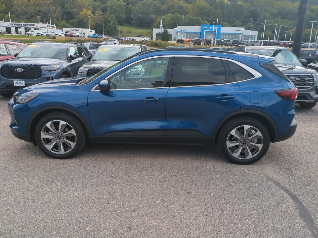 Used 2023 Ford Escape Platinum w/ Premium Technology Package image 2