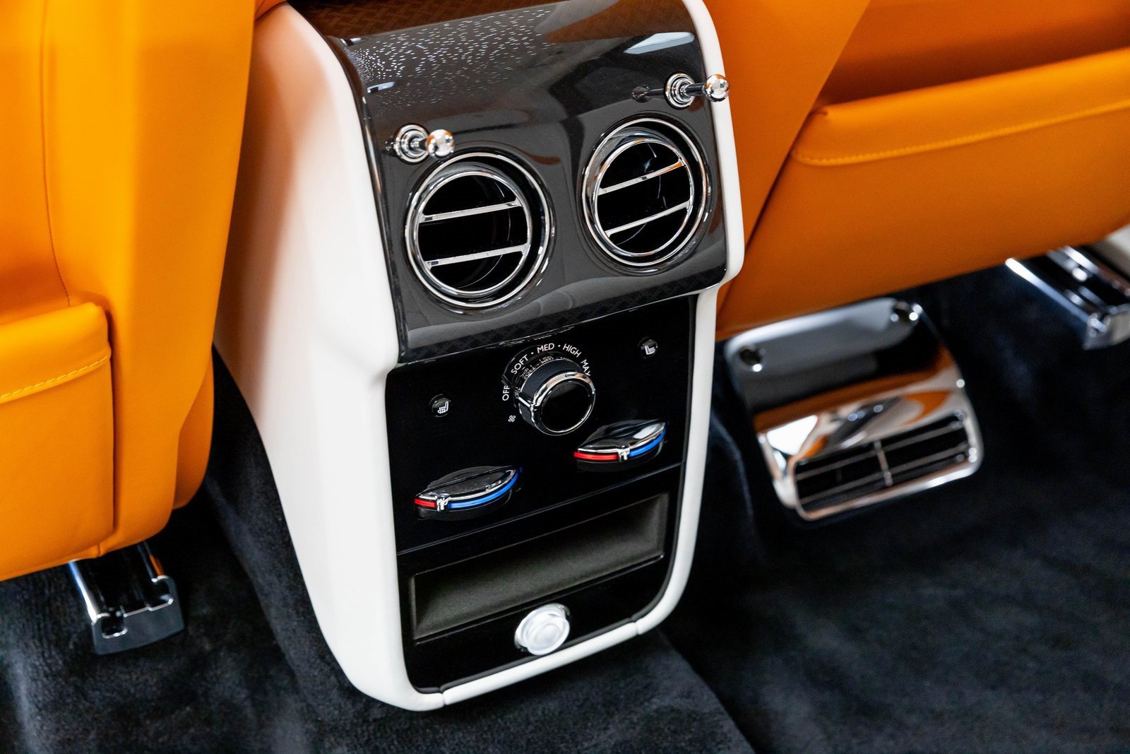 New 2026 Rolls-Royce Cullinan Black Badge image 34