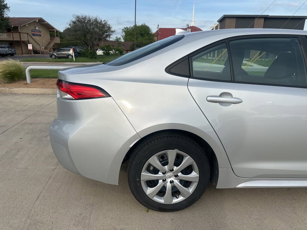 Used 2020 Toyota Corolla LE FWD image 6