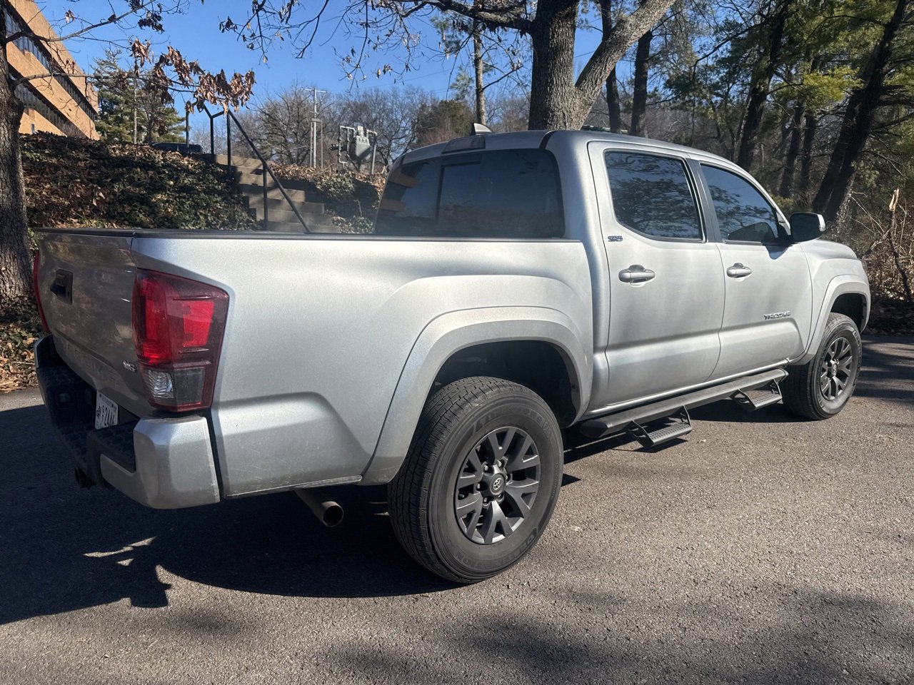 Used 2023 Toyota Tacoma SR5 w/ Technology Package image 5