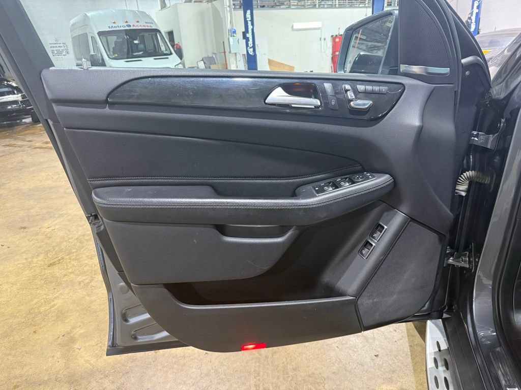 Used 2018 Mercedes-Benz GLS 450 4MATIC image 24