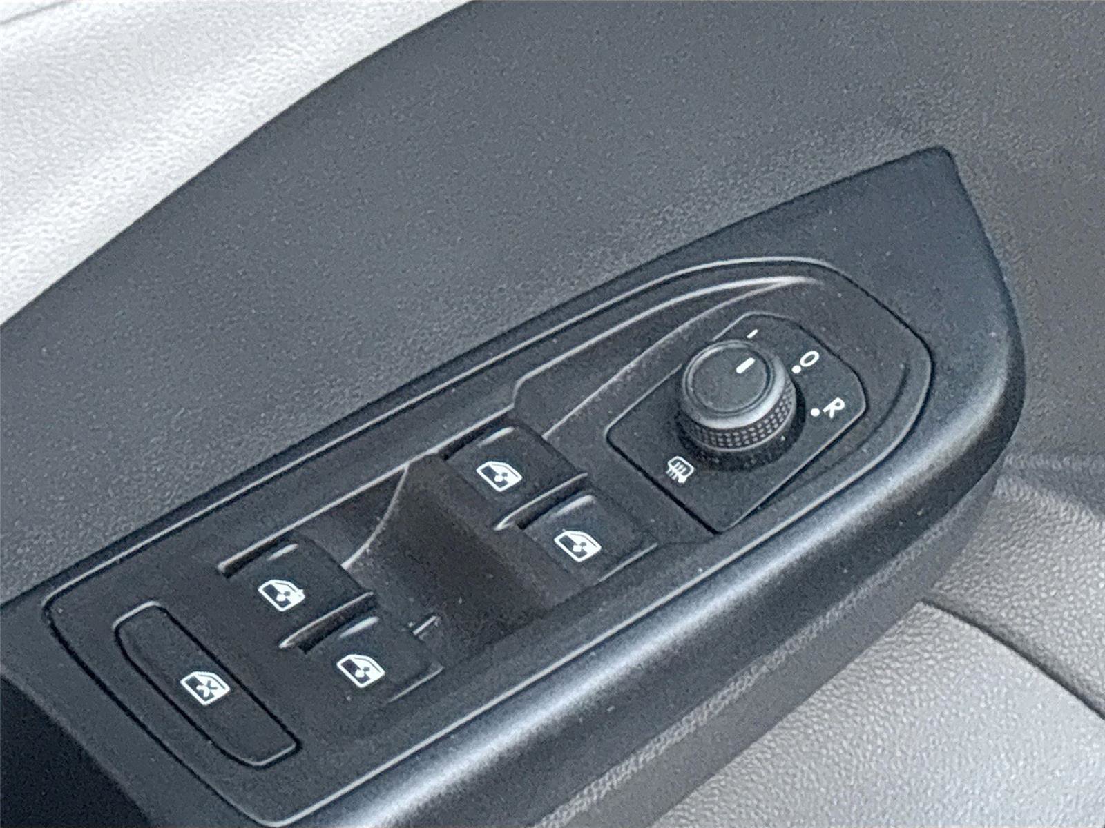 Used 2024 Volkswagen Taos SE image 18