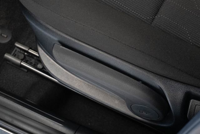 Used 2025 Hyundai Venue SE image 12