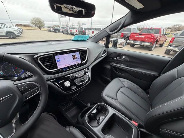 New 2026 Chrysler Pacifica Select AWD/4WD image 19