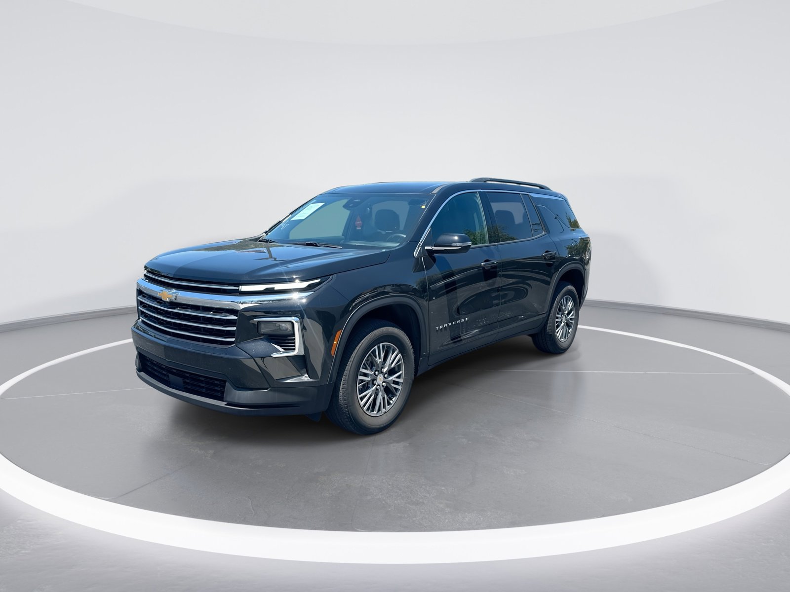 Used 2025 Chevrolet Traverse LT FWD image 5