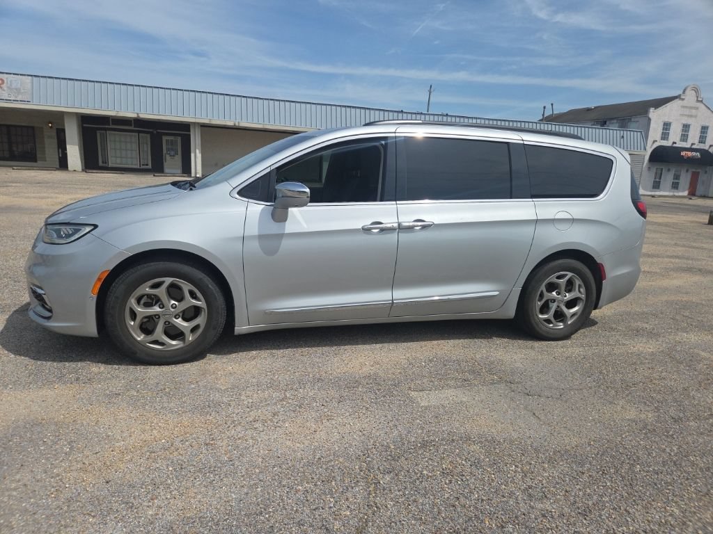 Used 2022 Chrysler Pacifica Limited FWD image 5